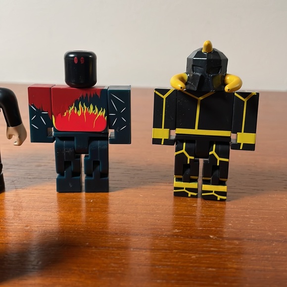 5 Roblox Action Figures - Picture 2 of 4
